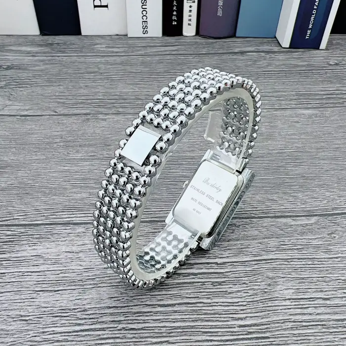 Montre pour femme avec bracelet en métal