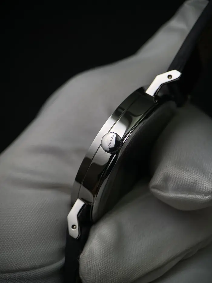 Montre mécanique manuelle ultra-fine de style Bauhaus