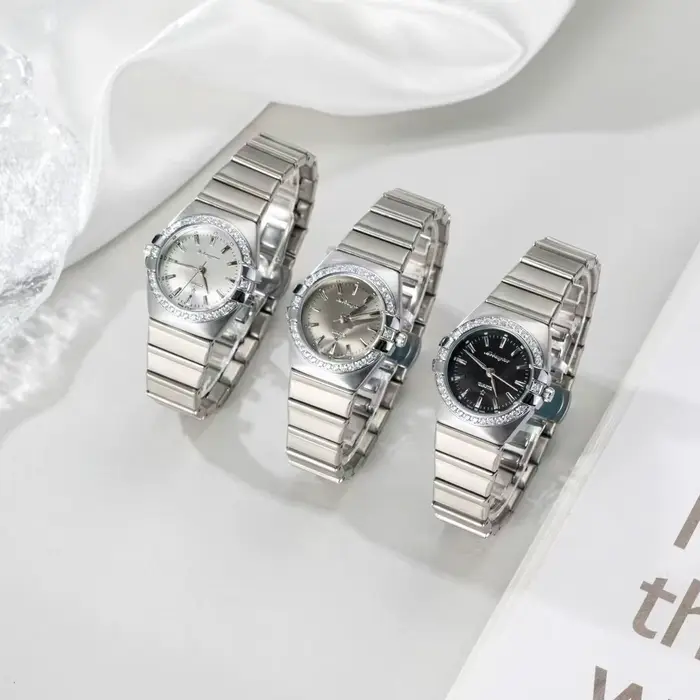 Montre en alliage pour femme style fashion et casual élégante à offrir pour occasions spéciales et quotidienne