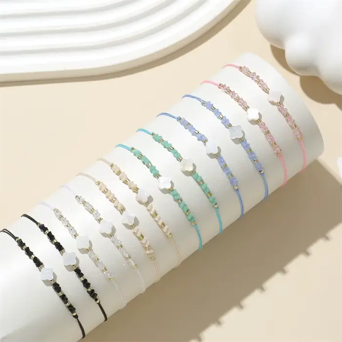 Ensemble de bracelets à breloques en forme de fleur blanche pour femmes, perles acryliques, corde ré