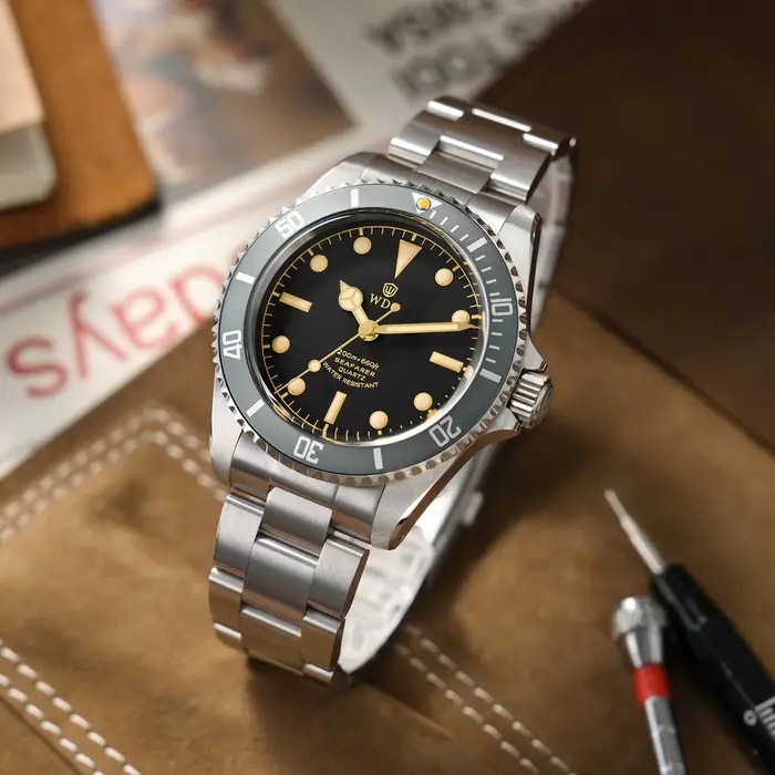 Montre de plongée quartz vendange avec lunette aluminium résistante à l'eau pour hommes océan vintage