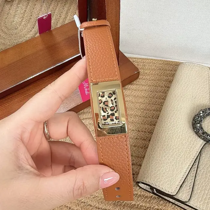 Montre de luxe en cuir de haute qualité pour femmes