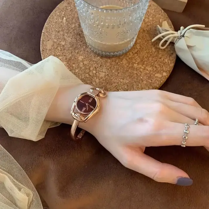 Montre pour femme rétro niche ins mode chaîne en métal tempérament polyvalent femmes bracelet à quar