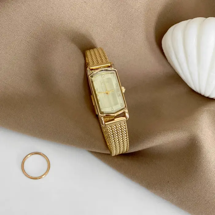 Montre Vintage Élégante Pour Femmes Bracelet En Acier À Motifs De Blé Dorée Ou Rose Quartz Occasions Spéciales