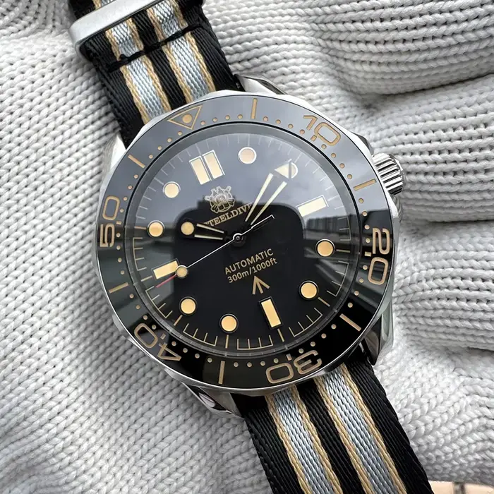 STEELDIVE SD1957 meilleur vendeur 42MM lunette en céramique 300M étanche Super Luminou verre saphir NH35 automatique hommes montre de plongée