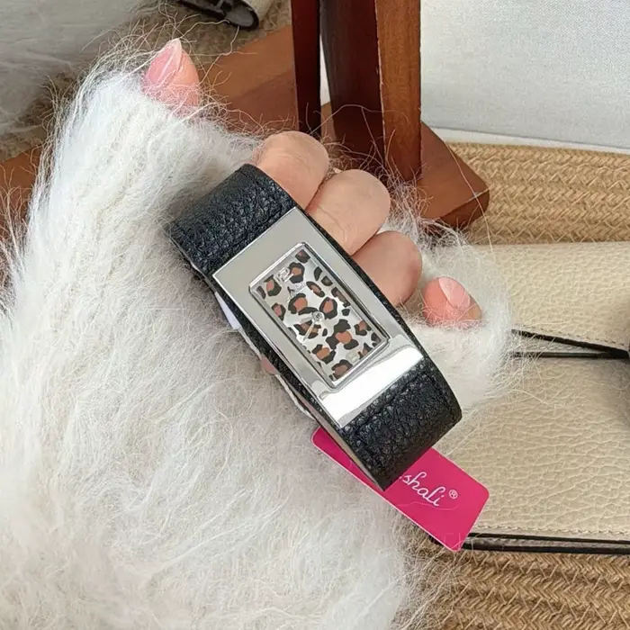 Montre de luxe en cuir de haute qualité pour femmes