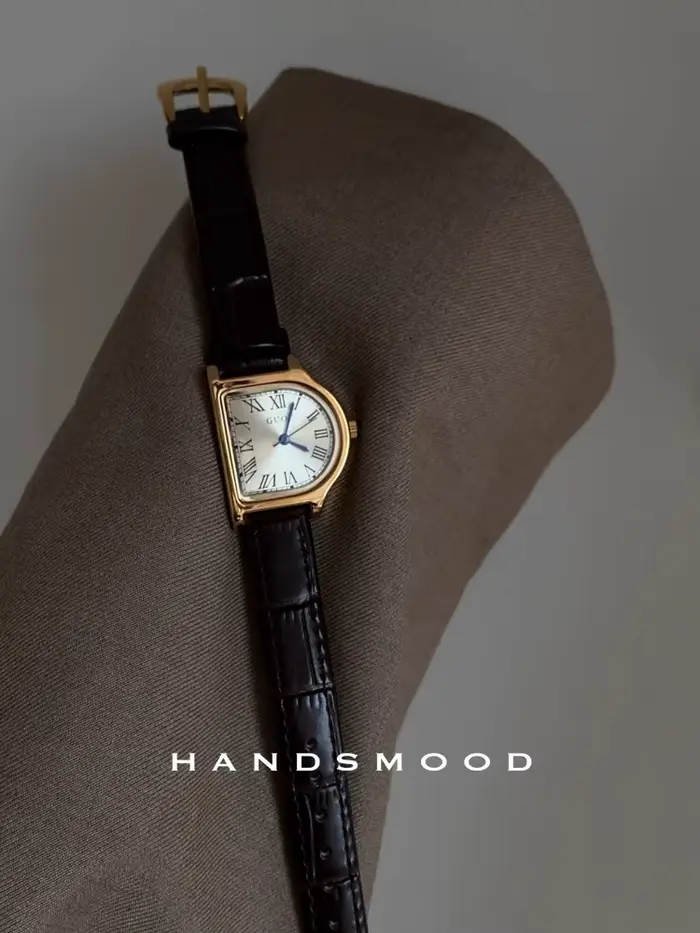 Femmes montre à Quartz conception Unique Reloj Vintage noir marron bracelet en cuir horloge dames Simple mode Orologio filles montre-bracelet