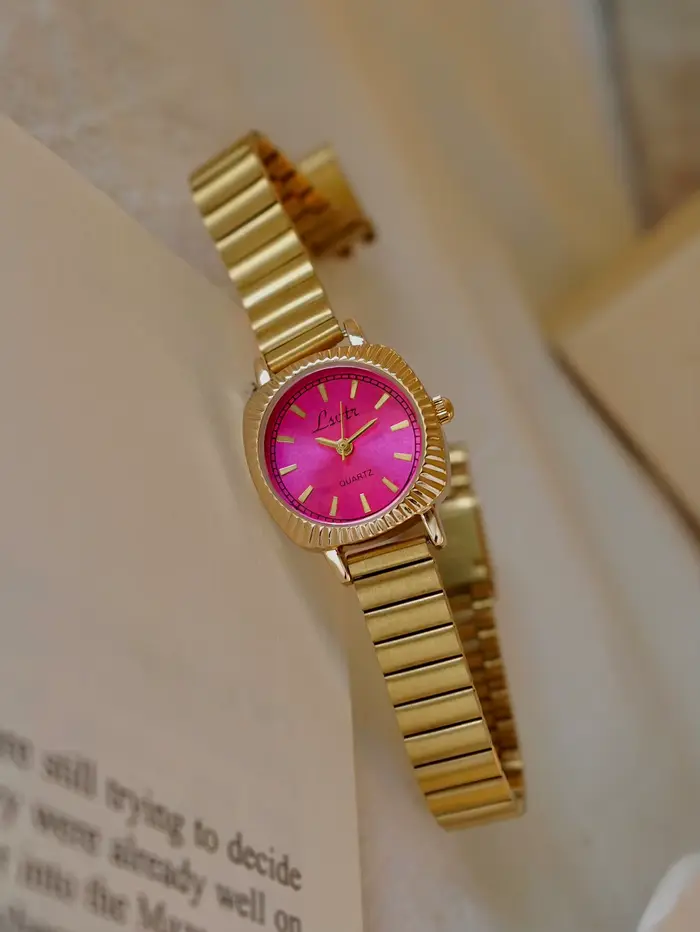 Montre pour femme en acier inoxydable doré style rétro et business décontracté pour toutes occasions spéciales