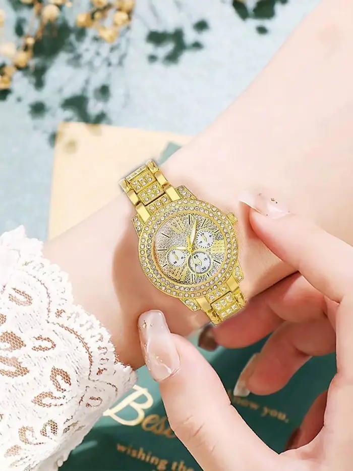 Luxueux ensemble de montres à quartz et de bijoux pour femme avec des gravures complexes