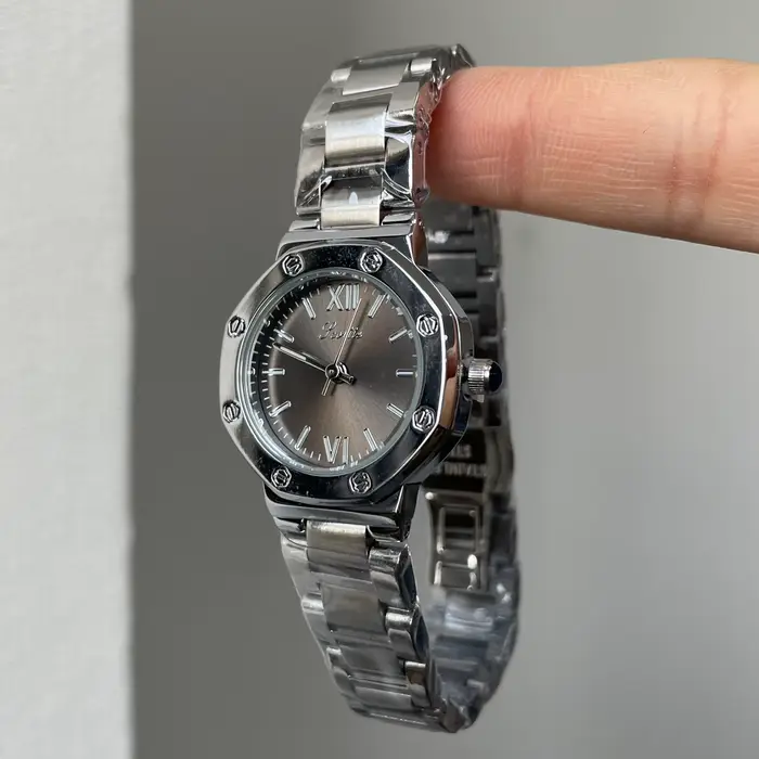 Nouvelle montre argentée de luxe 2026