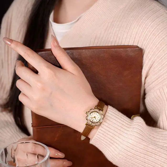 Montre Florale Rétro Quartz Luxe Femme Bracelet Cuir Occasions Spéciales