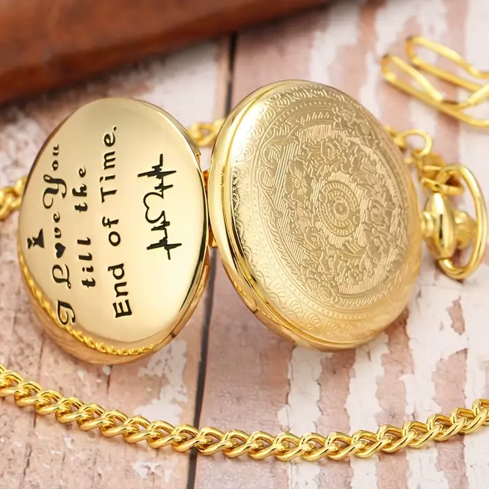 Montre de poche romantique exquise gravée avec le design « Je t'aime »