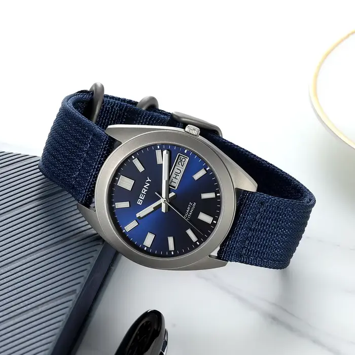 Montre en titane BERNY sportive avec verre saphir étanche pour homme occasions spéciales et activités quotidiennes