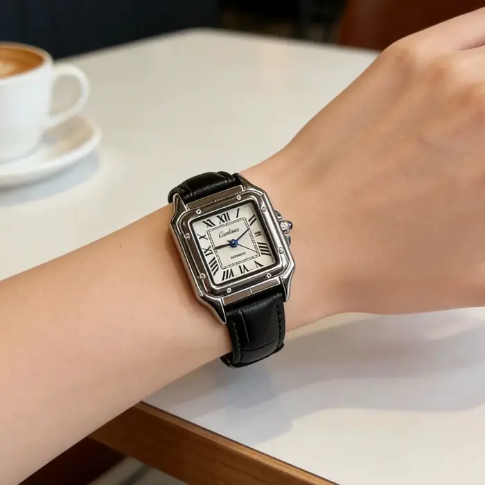 Montre à quartz carrée rétro pour femme avec cadran à chiffres romains, bracelet en cuir noir, boîti