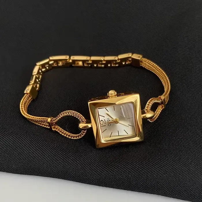 Nouveau luxe femmes montre en or mode carré Quartz montre-bracelet Simple exquis strass dames horloge cadeau Relogio Feminino