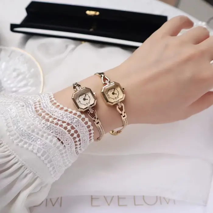 Nouveau luxe élégant 18K Bracelet en or montres pour femmes mode petite chaîne Vintage Quartz dames montre