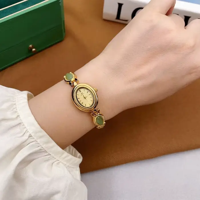 Jade ovale petit cadran montre pour femmes style vintage niche lumière luxe bracelet