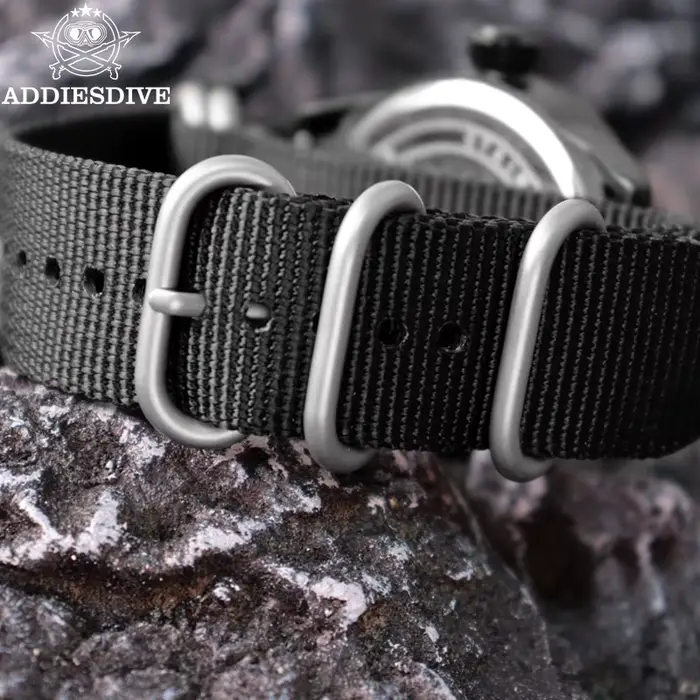 Montre à Quartz ADDIESDIVE pour Hommes avec Bracelet en Nylon Étanche et Lumineuse pour Occasions Sportives et Formelles