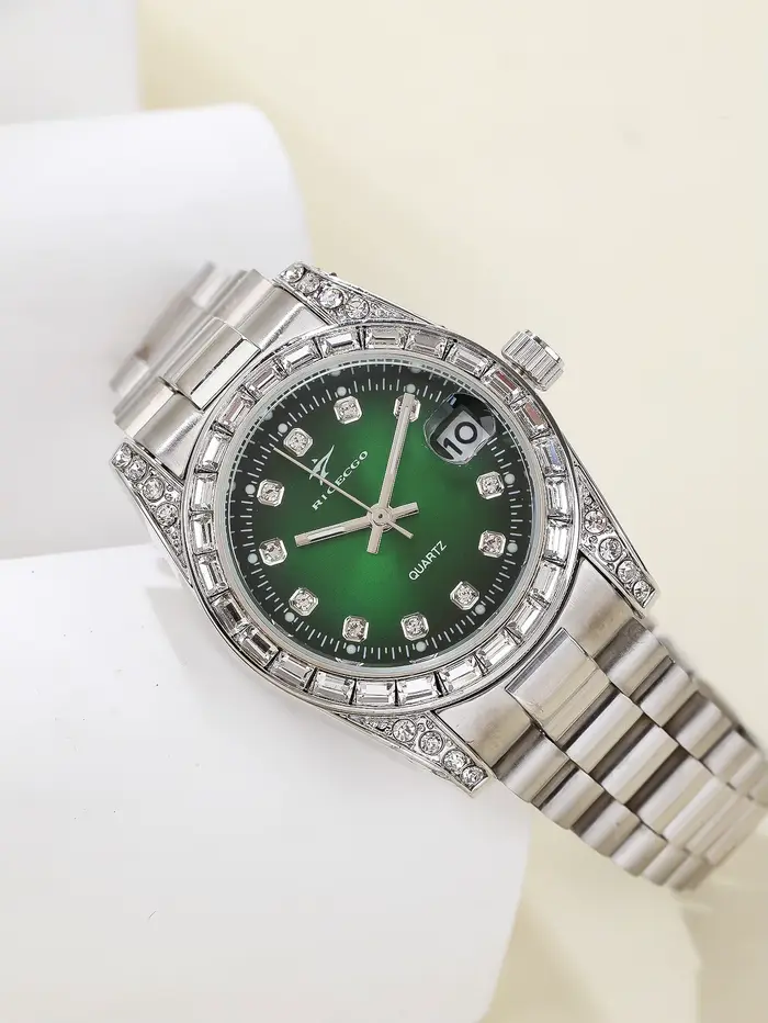 Montre classique pour femme avec cadran vert serti de diamants