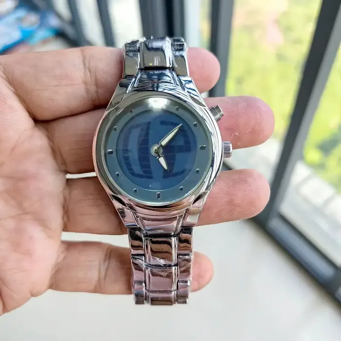 Montre à Quartz rouge couleur carré Y2K pointeur numéro double affichage en acier personnaliser montres chaudes hommes d'affaires conception dynamique Clcok