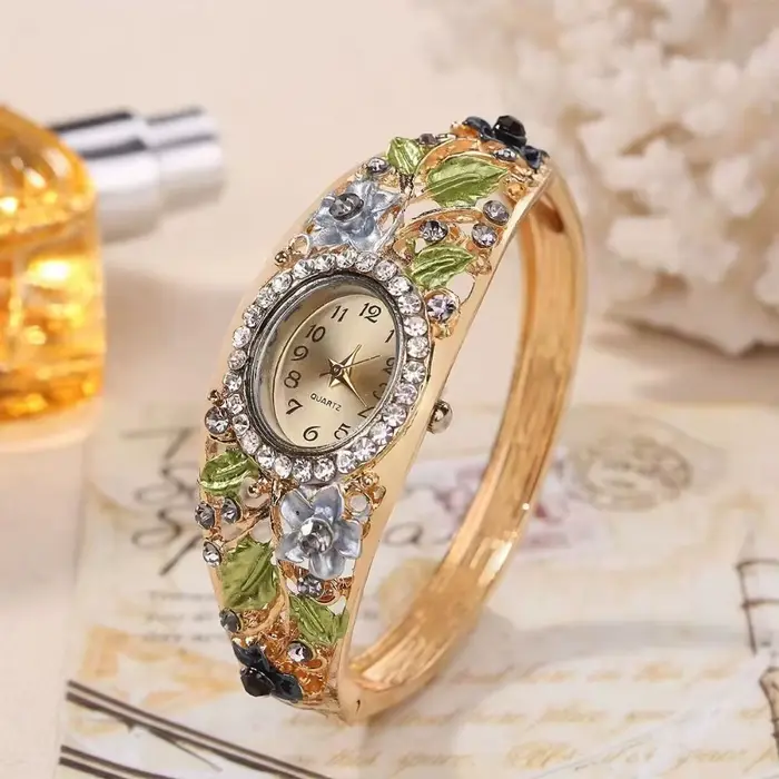 Montre vintage riche en fleurs