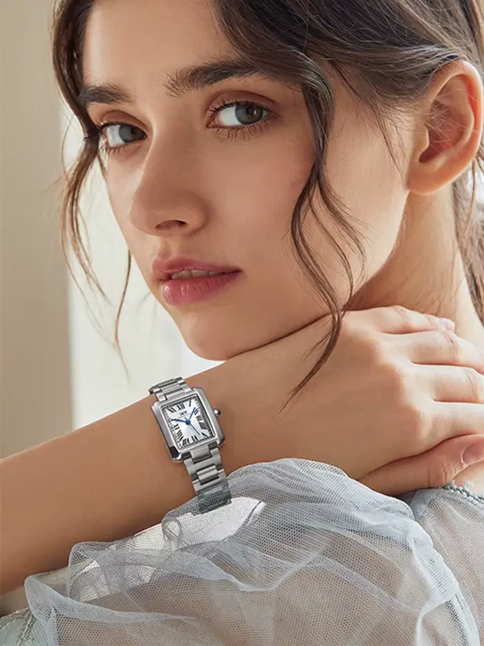 Montre Carnaval de luxe à quartz avec bracelet carré résistant à l'eau pour femmes, idéale pour les occasions spéciales et le quotidien