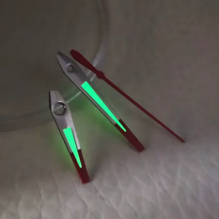 Aiguilles de montre modifiées avec correspondance des couleurs