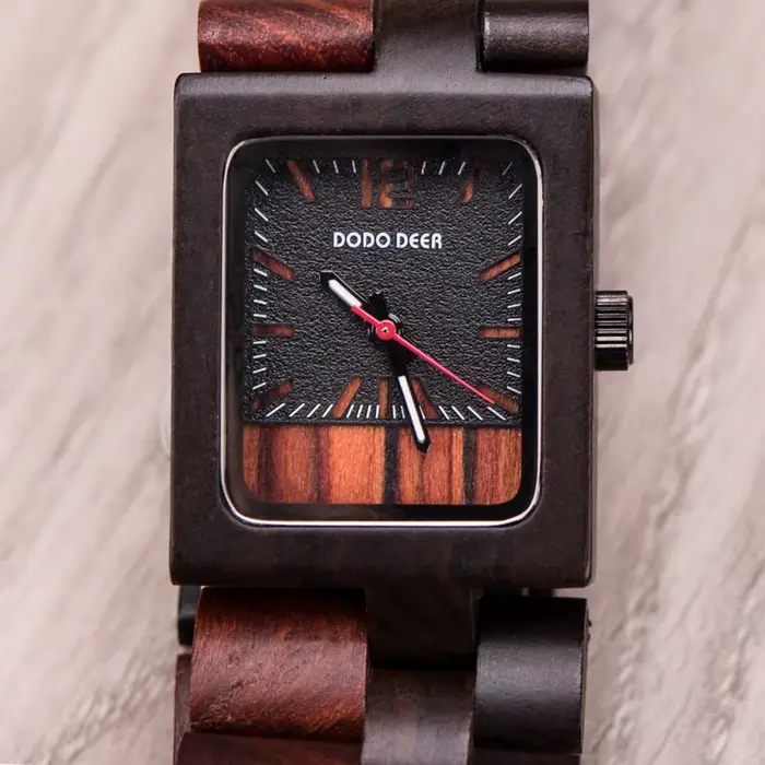 Montre-bracelet en bois d'ébène Quartz élégante pour femmes occasions spéciales mode et casual résistante à l'eau avec fermoir caché à bouton-poussoir