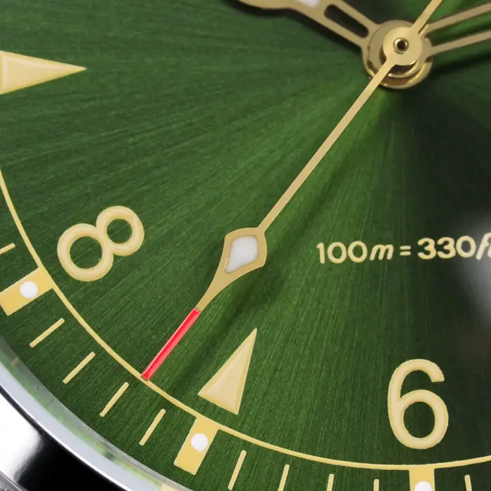 Montre Militado en acier inoxydable avec cristal de saphir bombé pour homme occasion spéciale vintage quartz resistant à l'eau