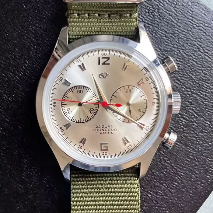 Nouvelles montres pour hommes d'affaires à la mode