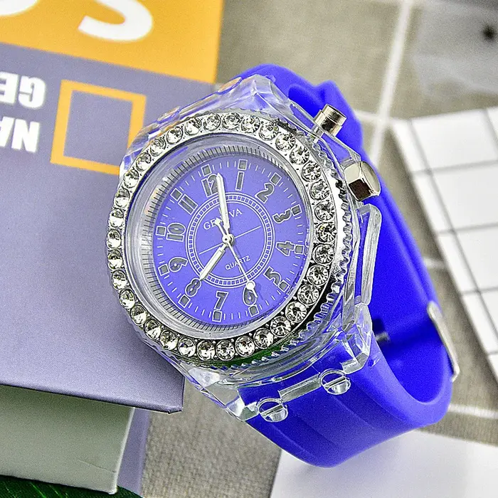 Montre à Quartz lumineuse pour femmes personnalité strass Led mode genève étudiants masculins et féminins Couple gelée montres-bracelets