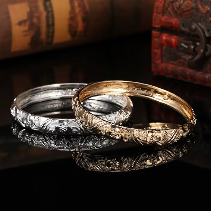 Bracelet à motifs floraux pour femmes