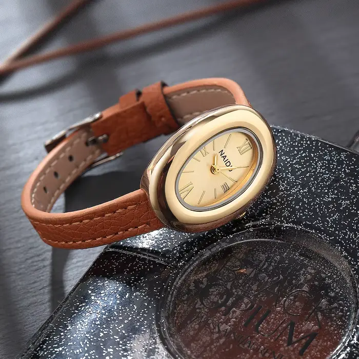 Montre à bracelet en cuir rétro artistique