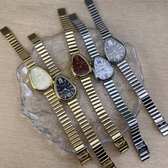 Nouvelles dames montres cadeau tête de serpent montre pour femmes de luxe mode bracelet en acier