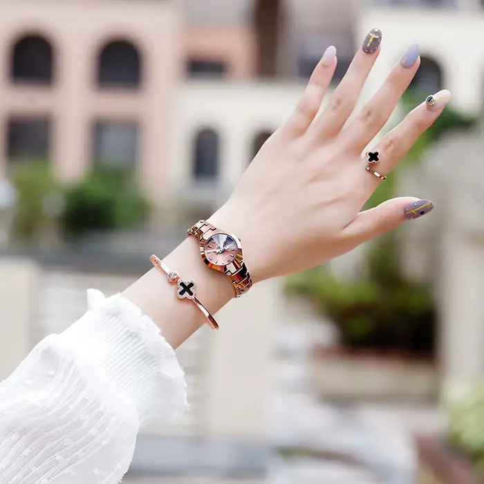 Montre en acier inoxydable pour femmes