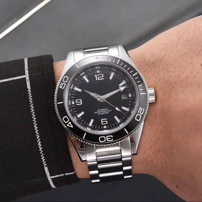 Logo de montre personnalisé pour homme