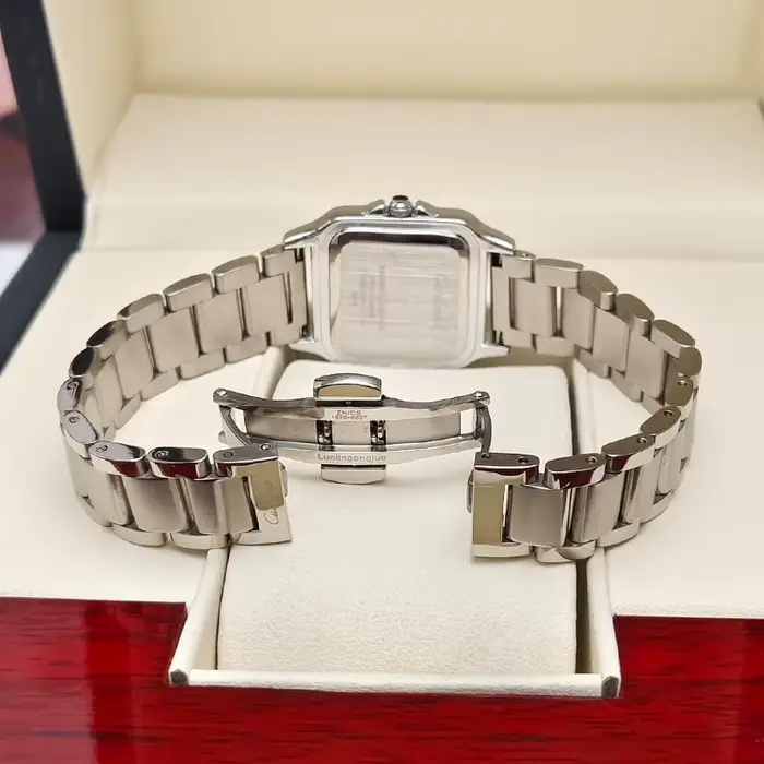 Petite montre carrée de luxe légère pour femme