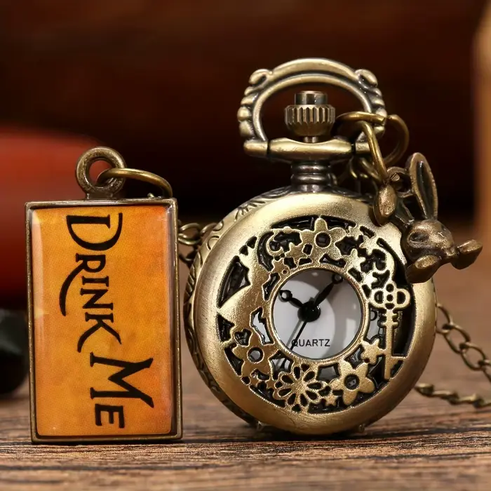 Montre de poche, collier antique avec étiquette de lapin ajouré, montre de poche rétro à la mode, dé