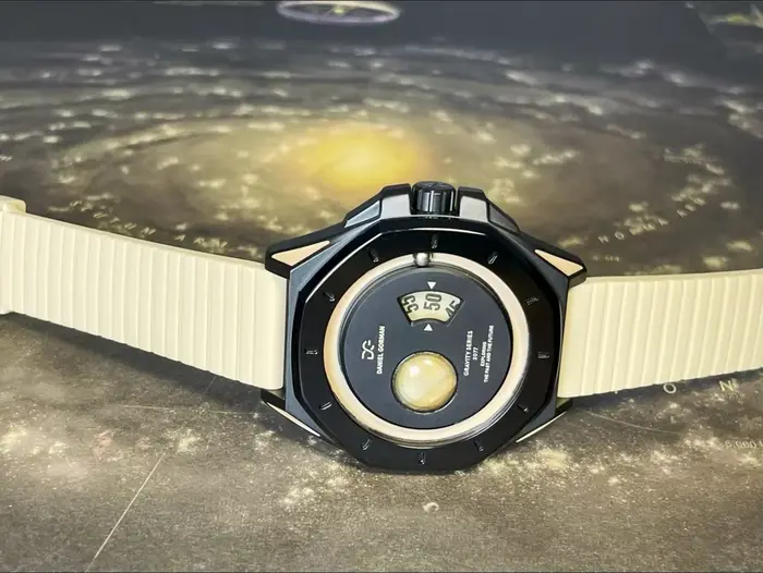 Montre 8 planètes : Pluto