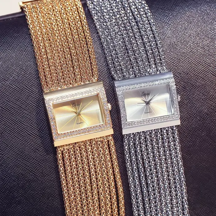 Montres-bracelets en acier pour femmes