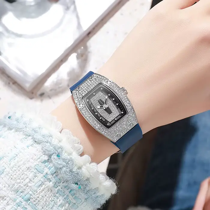 Nouvelles montres de luxe célèbres pour femme Tonneau cristal Silicone gelée montre à Quartz étudiants cadeaux Reloj