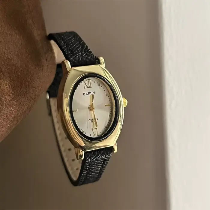 Montre femme bracelet en cuir mode quartz petite taille boîtier ovale élégance professionnelle et soirées