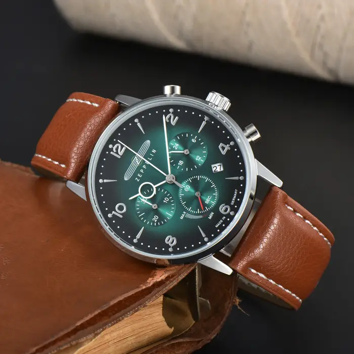 Montre à quartz Hindenburg Zeppelin 8086-4 automatique avec date