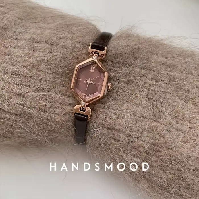 Montre polygone à pierres précieuses violettes pour femmes