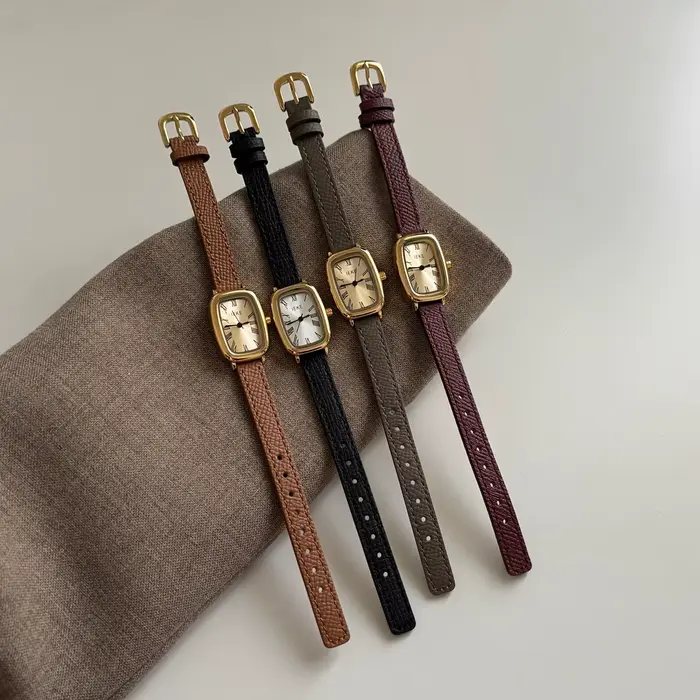 Montre rétro en cuir résistante à l'eau pour femmes style fashion et casual cadran romain occasionnels spéciaux