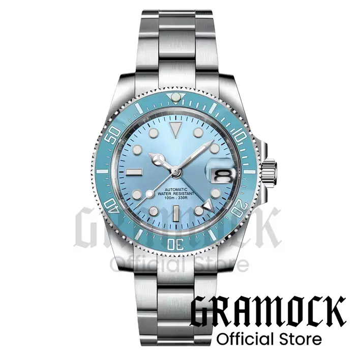 Montre de plongée GMT personnalisée pour homme 40 mm Cadran bleu glacé NH34A Mécanique Luminescent vert Lunette en céramique Saphir Date 100 m Étanche