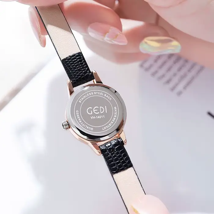 Montre pour femme rétro petite fille étudiant montres Niche haut de gamme bracelet en cuir étanche dames mode Quartz