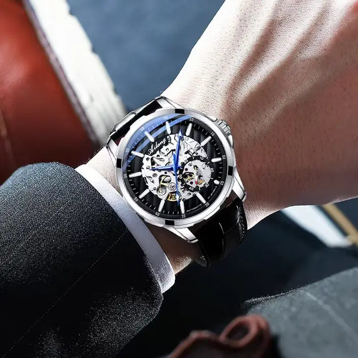 Montre-bracelet squelette de luxe à cadran au design unique