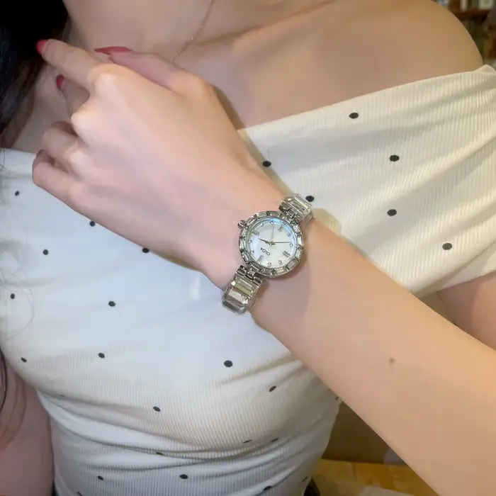 Montre de luxe ronde et légère pour femmes