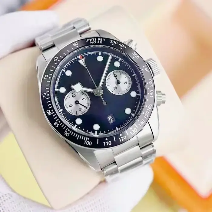 Montres mécaniques automatiques élégantes pour hommes de haute qualité 42 mm Construction en acier i